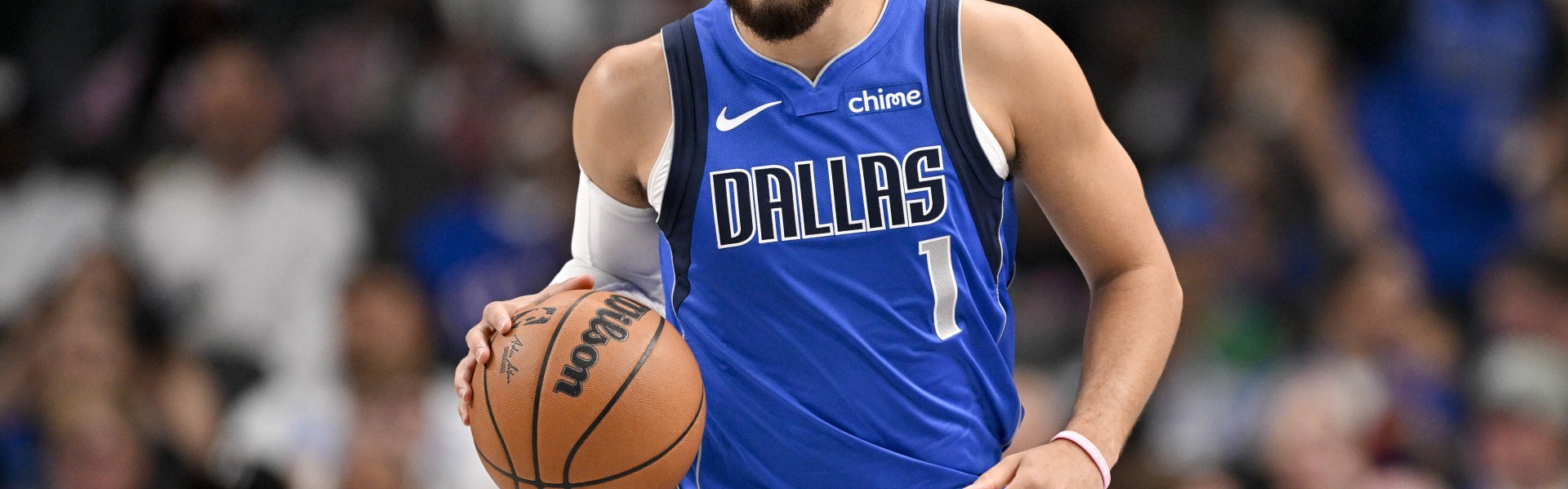 开云-控场很稳！泰厄斯·琼斯在独行侠平均每36分钟送8.1助 助失比6.0