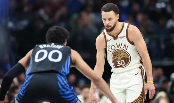 开云官方-库里：我与欧文相互尊重和敬佩，穿他的签名鞋赛前已得到同意