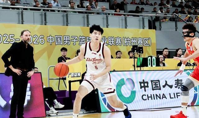 kaiyun体育app-砍27分+7记三分！国手后卫打法堪比CBA小外援，率队掀翻卫冕冠军