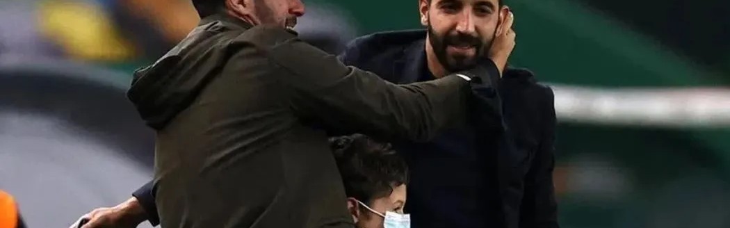 太阳报：阿莫林与曼城总监维亚纳亲如兄弟，两家常常一起聚餐