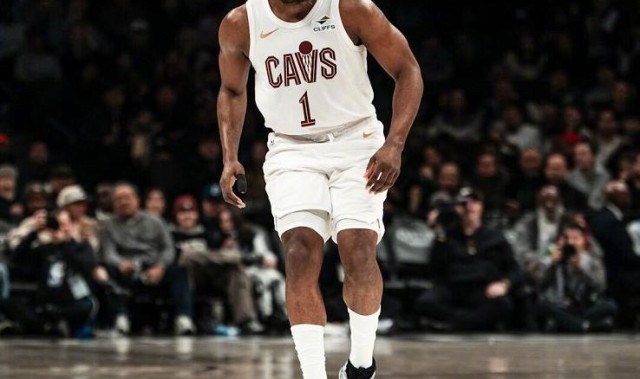 哈登22+9+8NBA历史第三人，米神缺阵双塔37分，骑士送篮网8连败