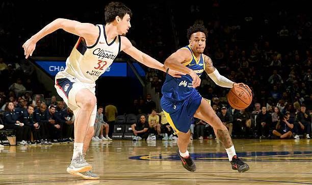 开云体育-相当可靠的得分手！勇士二队后场新秀的表现真是渐入佳境？