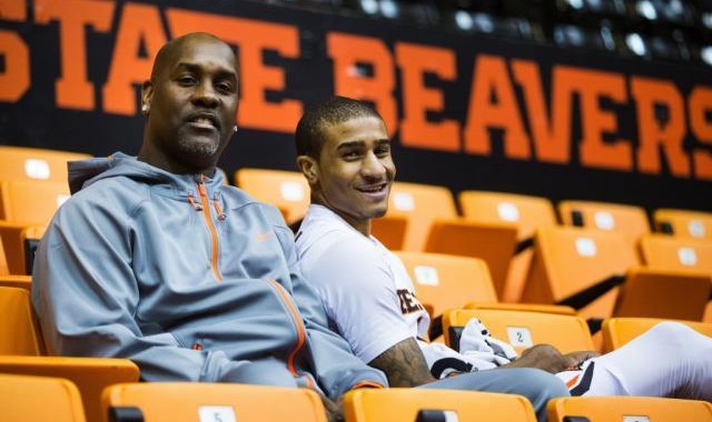 防守时代回归惠及小佩顿，他在勇士重获新生更积极