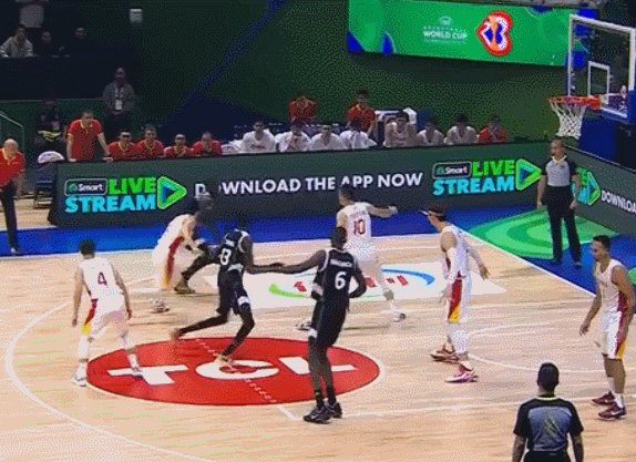 1693289959142047120.gif 王哲林篮板.gif