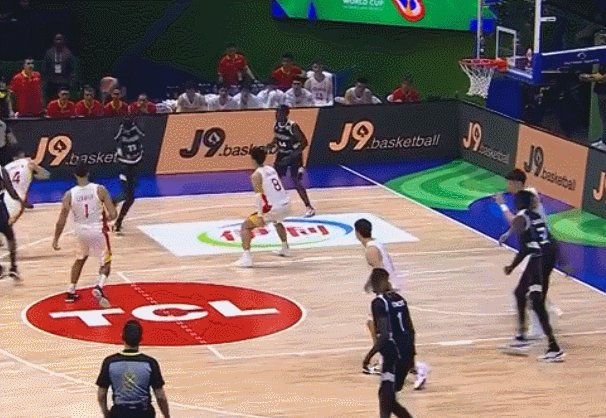 1693290082730019799.gif 沙约克个人表现.gif