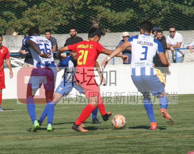 1668704459185016476.jpg 陈康林(21号)在比赛中面对对方的多人夹击_副本.jpg